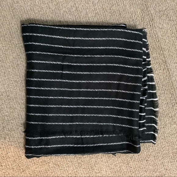 NWT Black and white striped blanket scarf - Picture 3 of 3